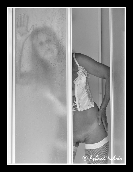 307 Indiscrétion dans la douche 2